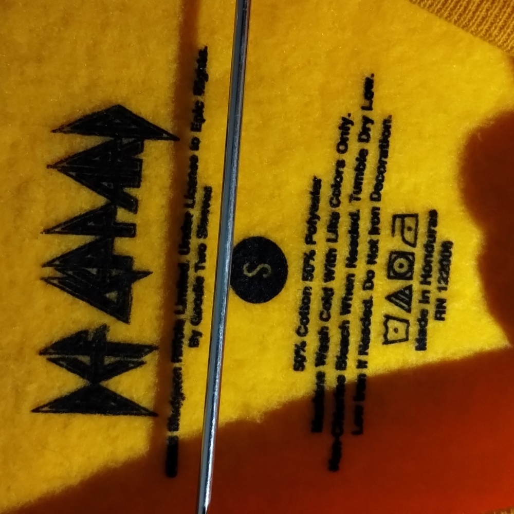 Def Leppard '81 USA Tour Date Sweatshirt S Orange Reproduction nwot - Picture 3 of 7